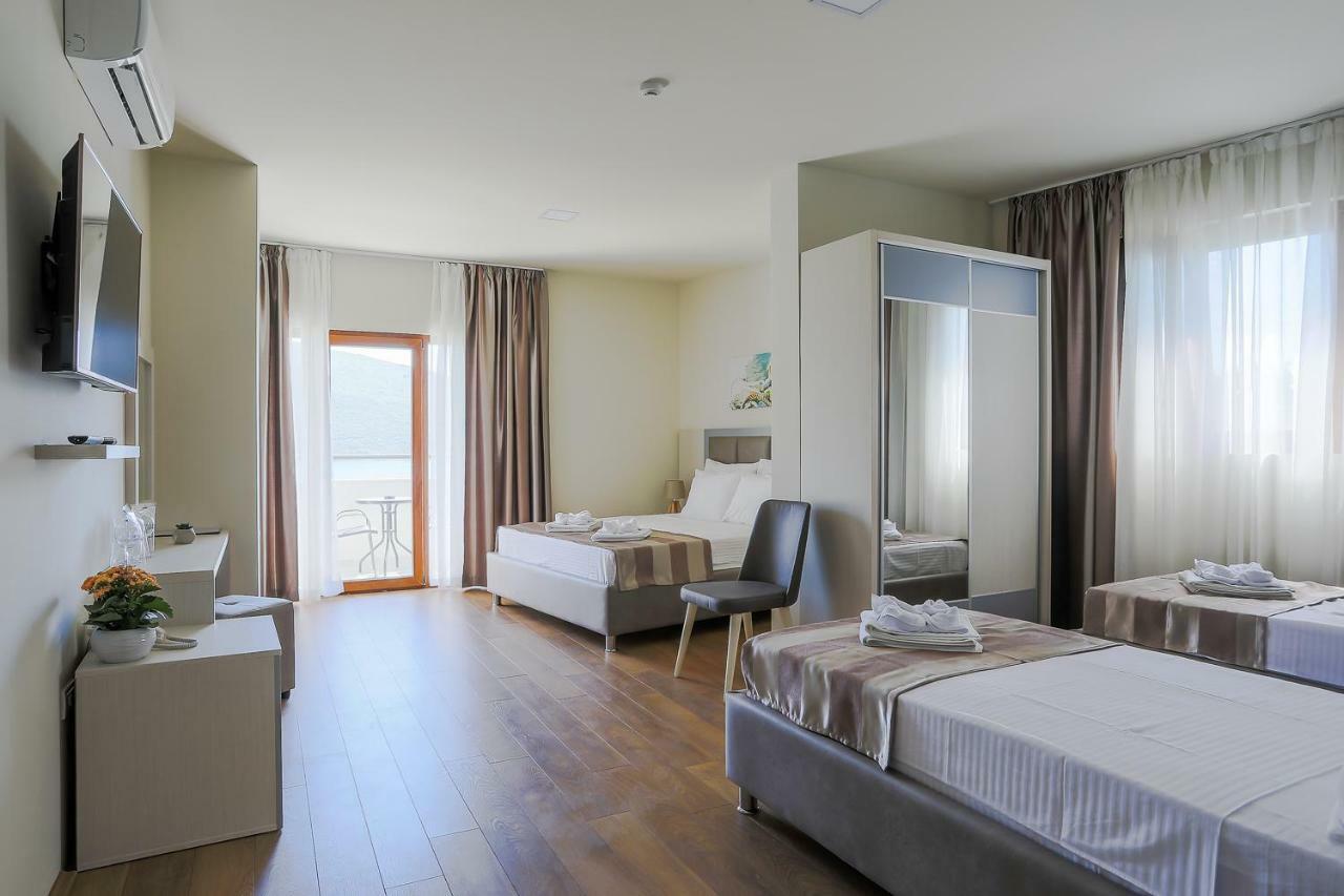 Hotel Olimpija Plus Herceg Novi Buitenkant foto
